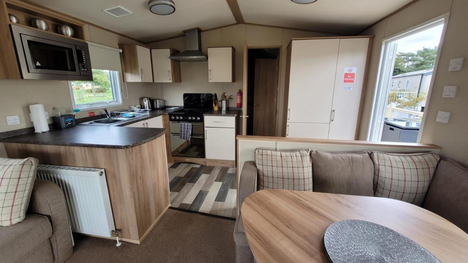 Tattershall Lakes Kingfisher Caravan 8 Berth With Hot Tub & Wifi מראה חיצוני תמונה