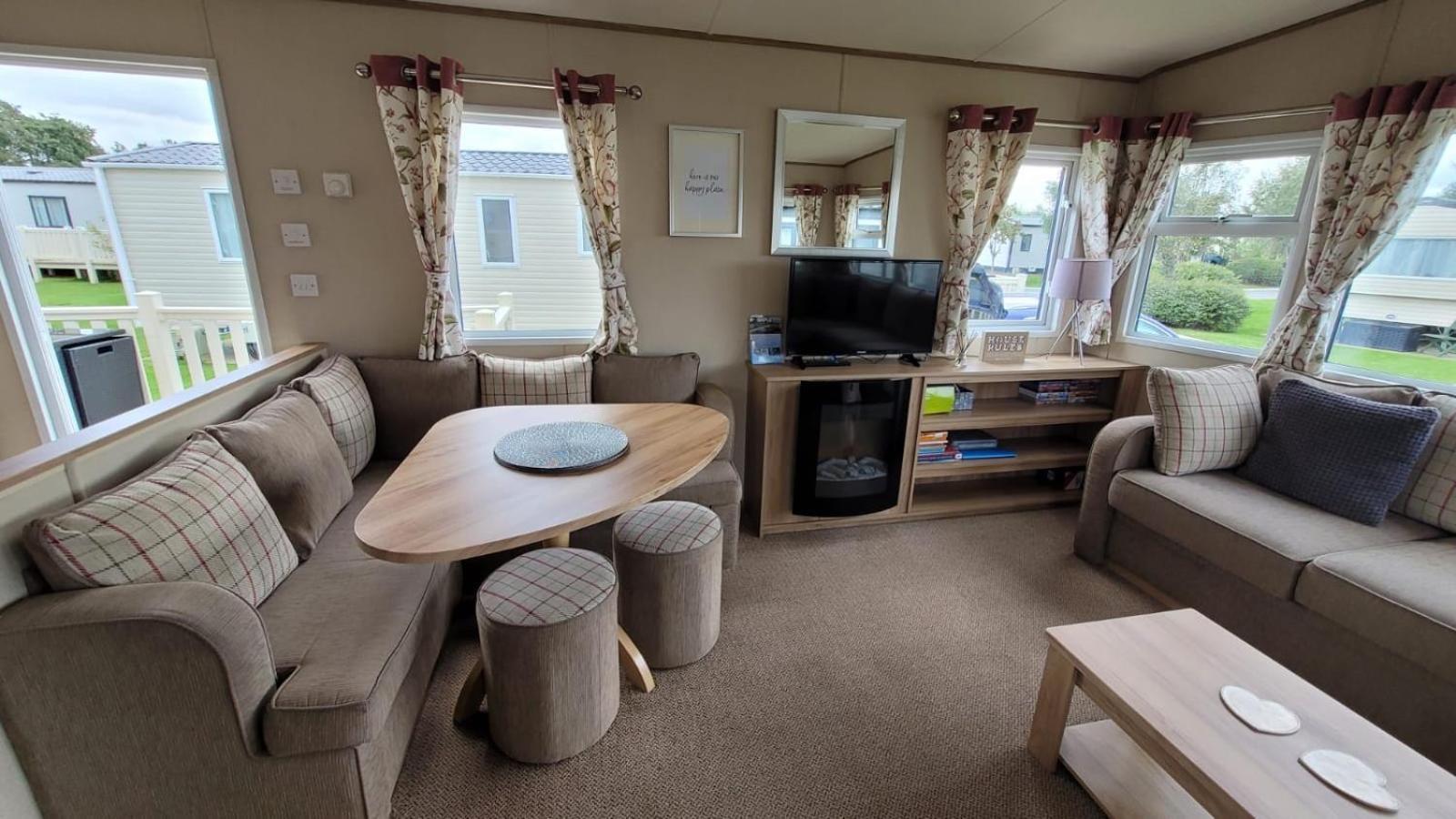 Tattershall Lakes Kingfisher Caravan 8 Berth With Hot Tub & Wifi מראה חיצוני תמונה
