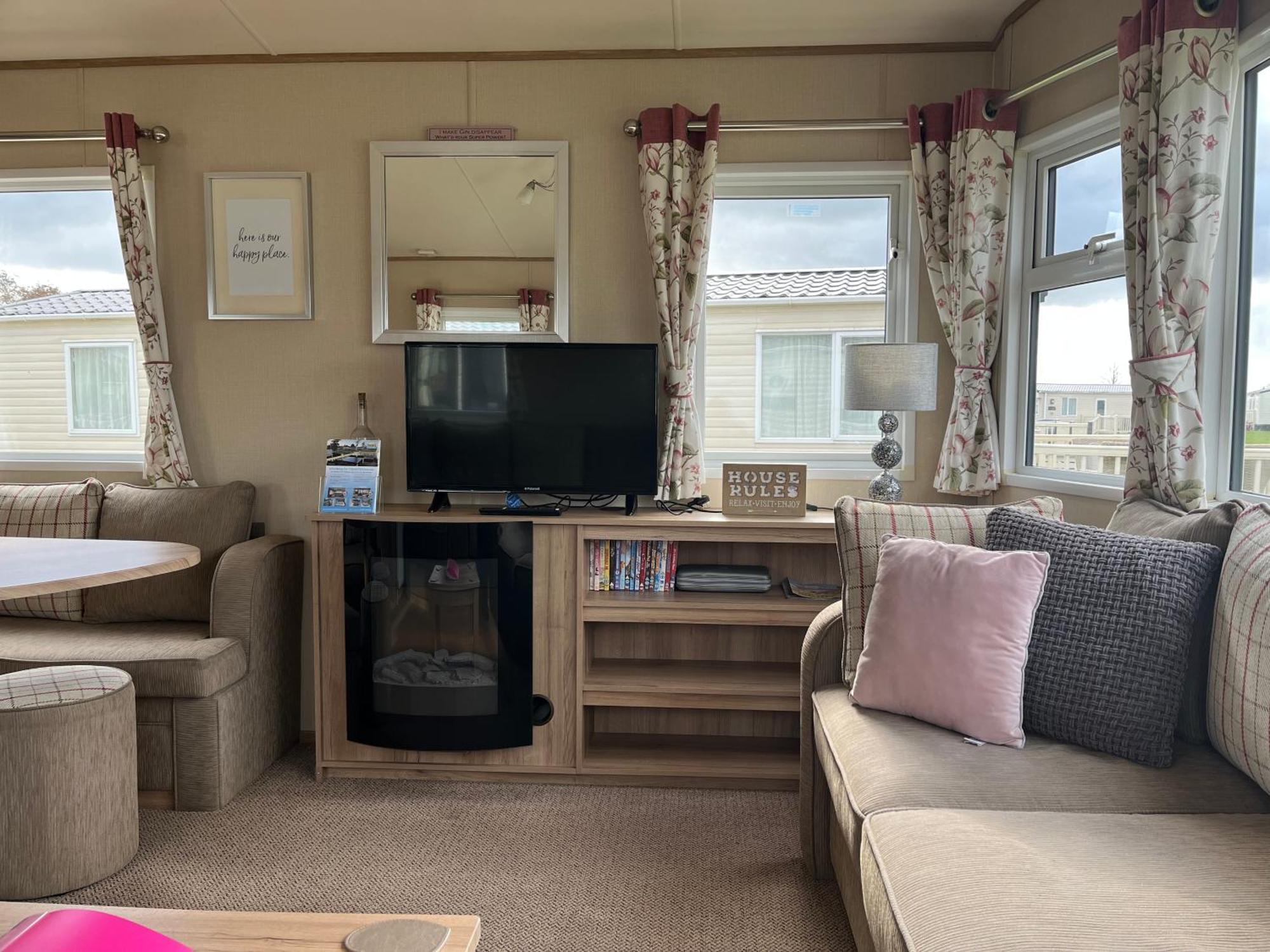 Tattershall Lakes Kingfisher Caravan 8 Berth With Hot Tub & Wifi מראה חיצוני תמונה