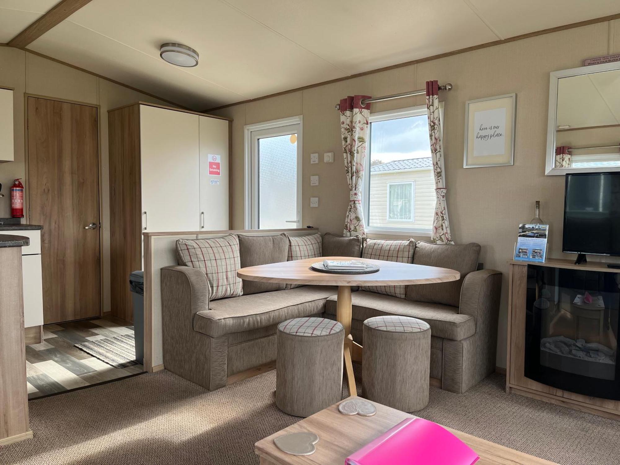 Tattershall Lakes Kingfisher Caravan 8 Berth With Hot Tub & Wifi מראה חיצוני תמונה