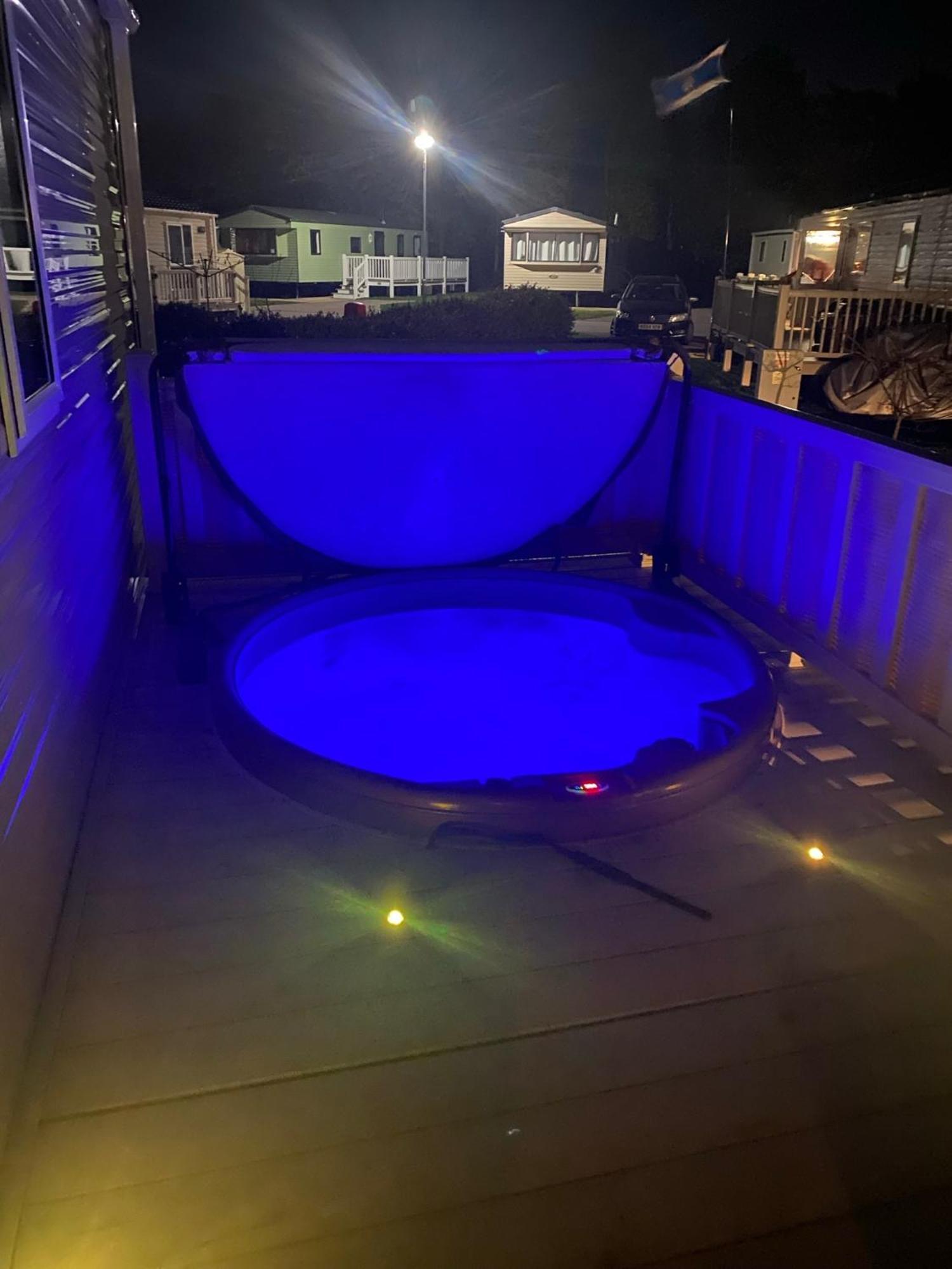 Tattershall Lakes Kingfisher Caravan 8 Berth With Hot Tub & Wifi מראה חיצוני תמונה