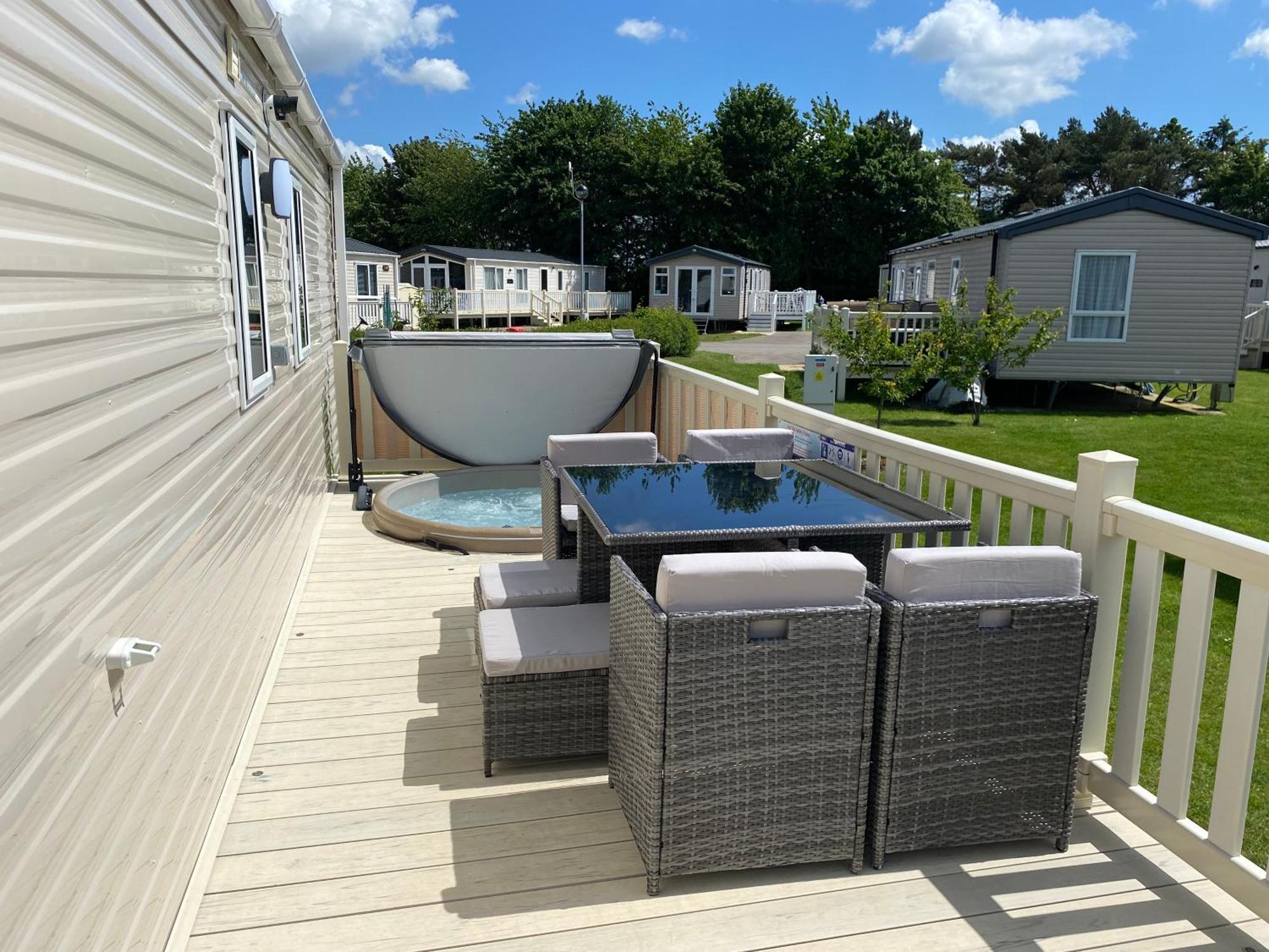 Tattershall Lakes Kingfisher Caravan 8 Berth With Hot Tub & Wifi מראה חיצוני תמונה